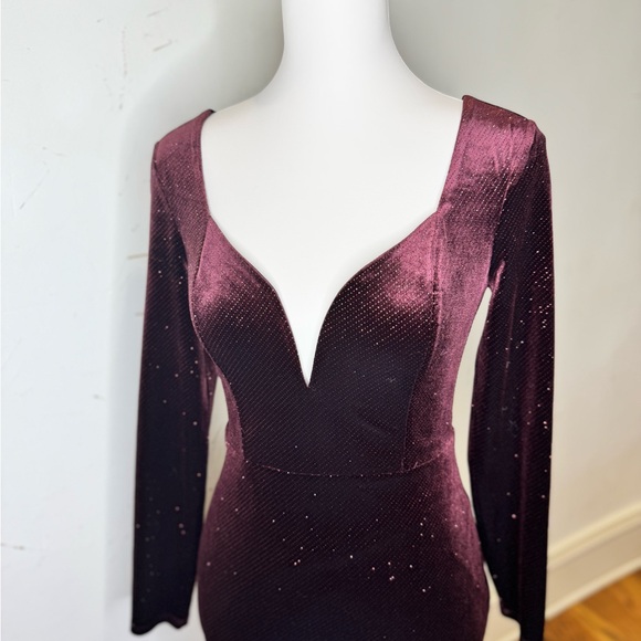 NWT Express Velvet Sweetheart V-Wire Sheath Dress, Size XS - Picture 8 of 13